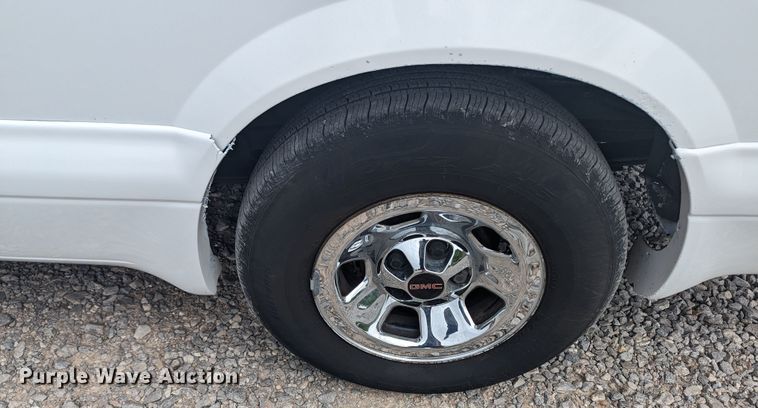image for item MN9941 2001 GMC Safari  van