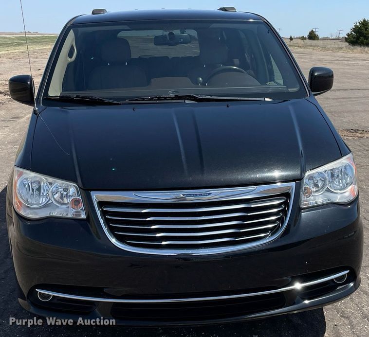 image for item MS9558 2014 Chrysler Town & Country  van