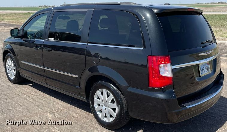 image for item MS9558 2014 Chrysler Town & Country  van