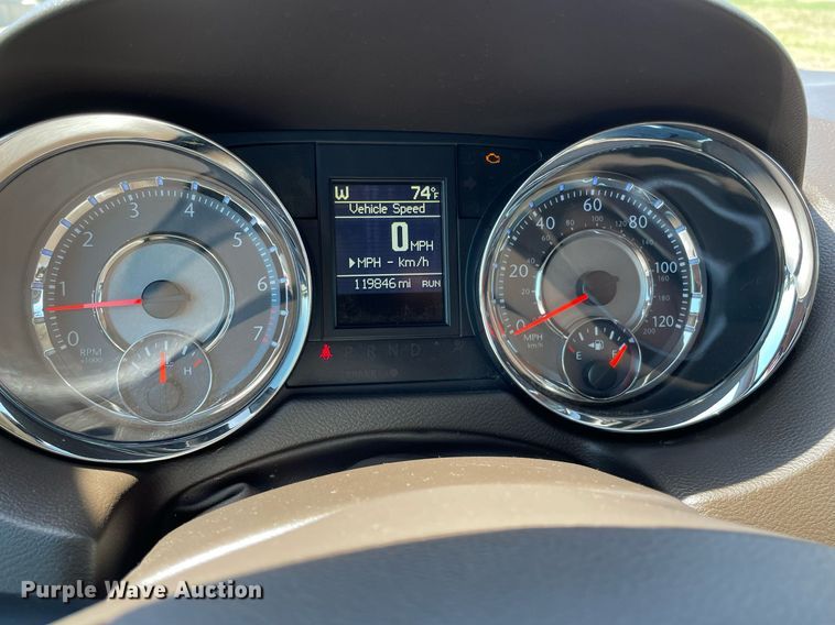 image for item MS9558 2014 Chrysler Town & Country  van