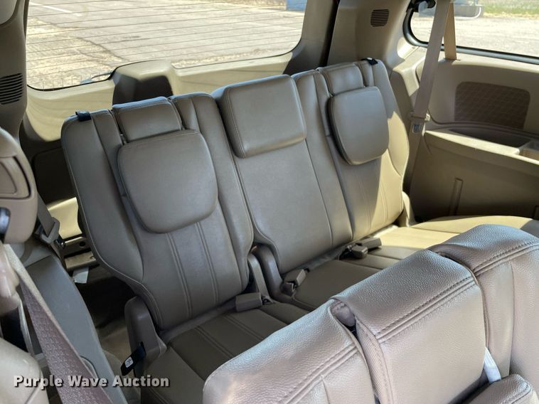 image for item MS9558 2014 Chrysler Town & Country  van