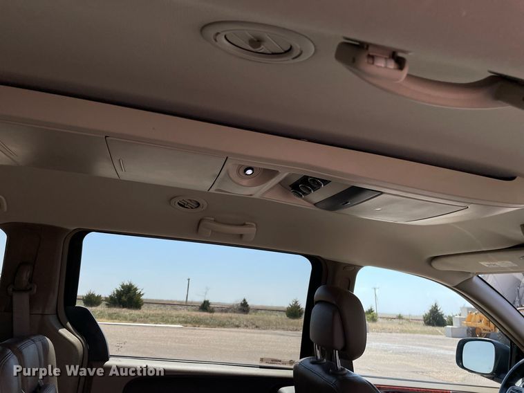 image for item MS9558 2014 Chrysler Town & Country  van