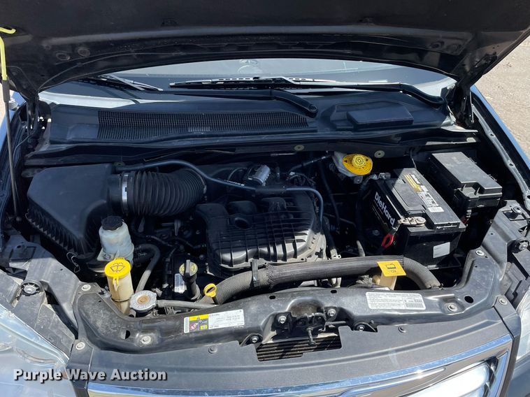 image for item MS9558 2014 Chrysler Town & Country  van