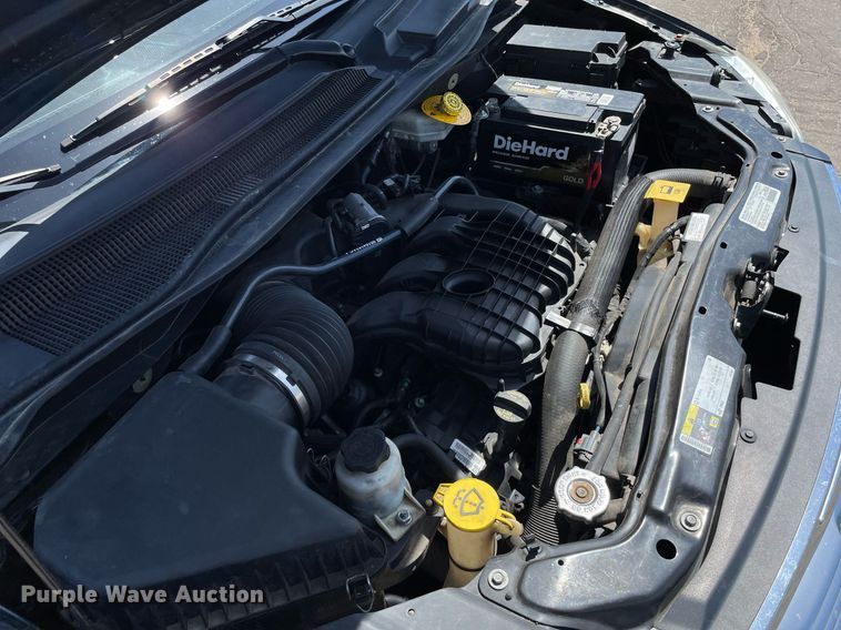 image for item MS9558 2014 Chrysler Town & Country  van