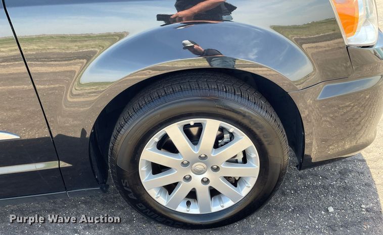 image for item MS9558 2014 Chrysler Town & Country  van