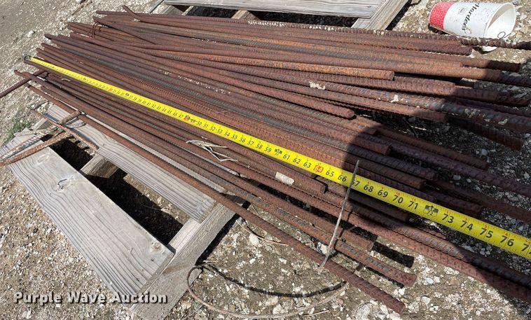 image for item MS9608 Approximately 260 pieces of rebar