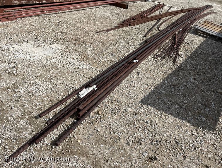 image for item MS9608 Approximately 260 pieces of rebar
