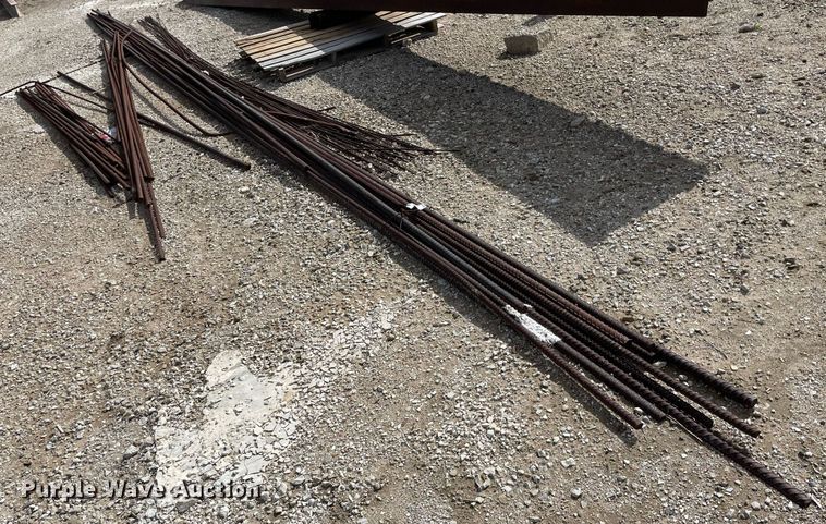 image for item MS9608 Approximately 260 pieces of rebar