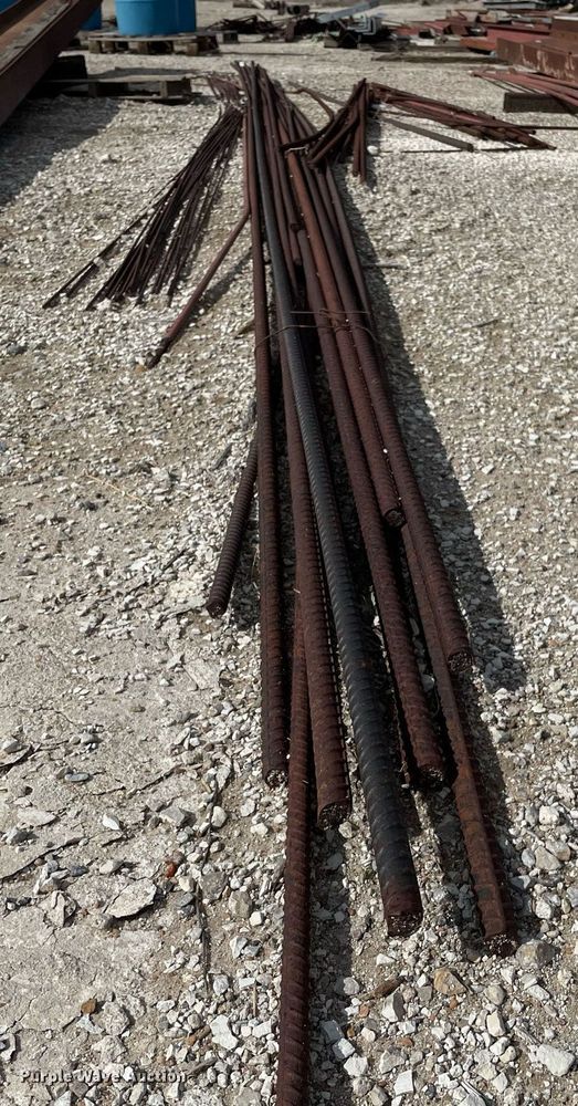image for item MS9608 Approximately 260 pieces of rebar