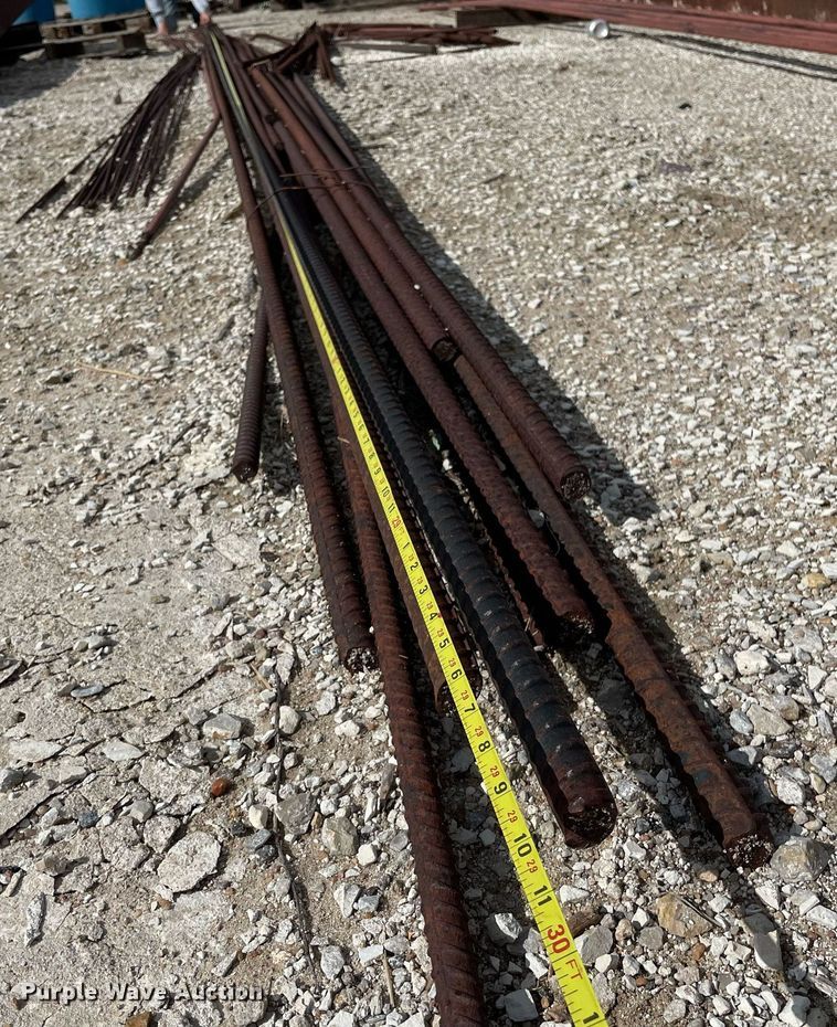 image for item MS9608 Approximately 260 pieces of rebar