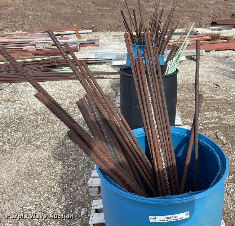 image for item MS9610 Approximately 310 pieces of rebar