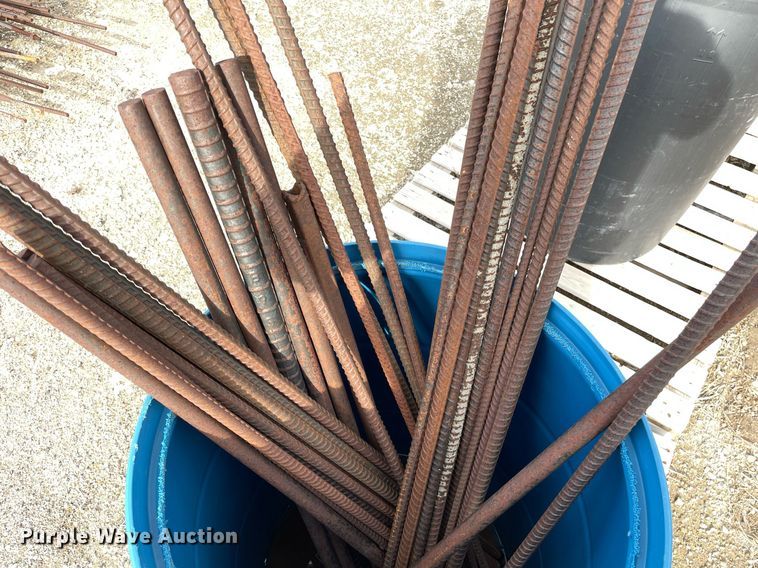image for item MS9610 Approximately 310 pieces of rebar