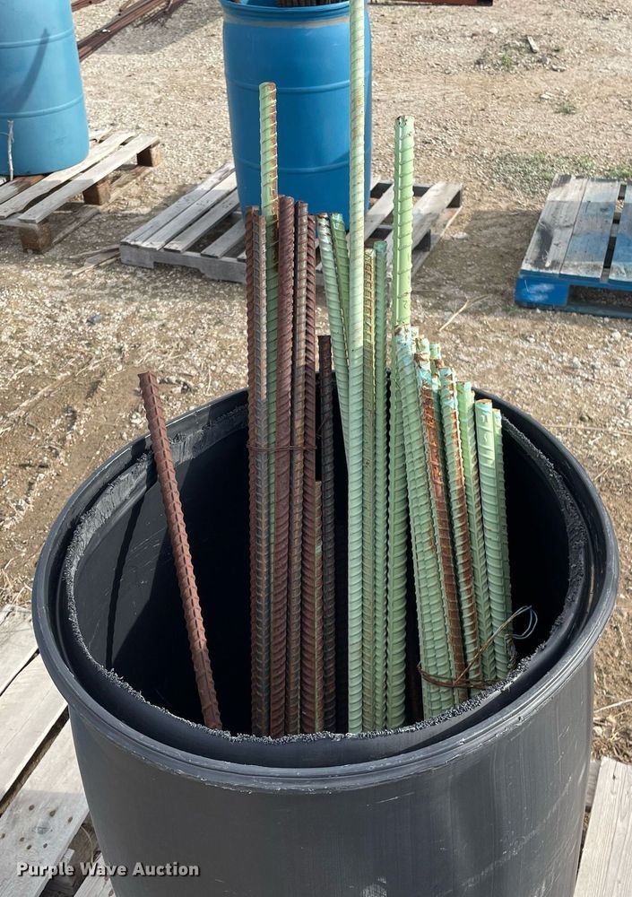 image for item MS9610 Approximately 310 pieces of rebar