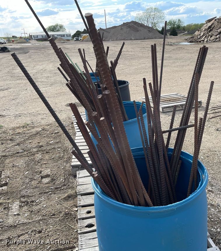 image for item MS9610 Approximately 310 pieces of rebar