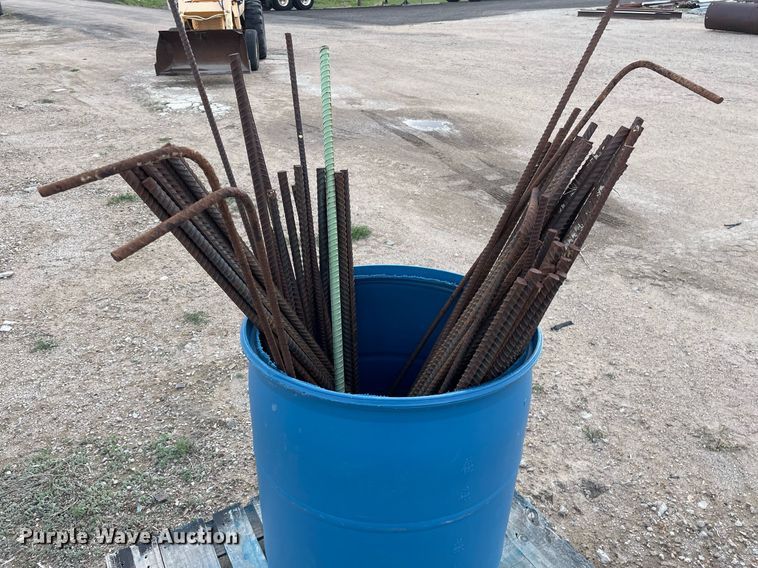 image for item MS9610 Approximately 310 pieces of rebar