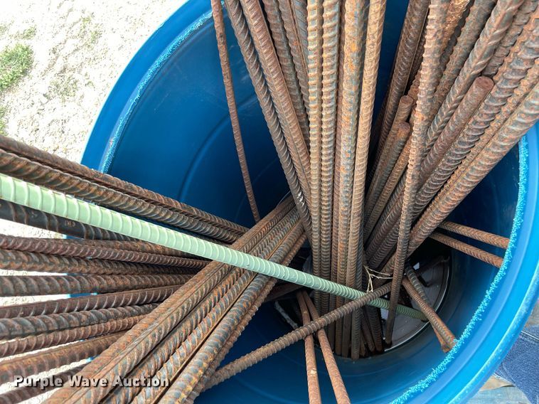 image for item MS9610 Approximately 310 pieces of rebar