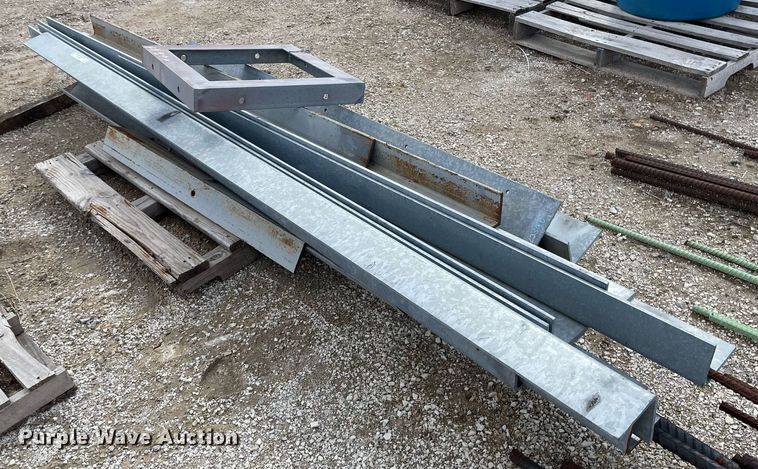 image for item MS9612 Approximately 13 pieces of angle iron