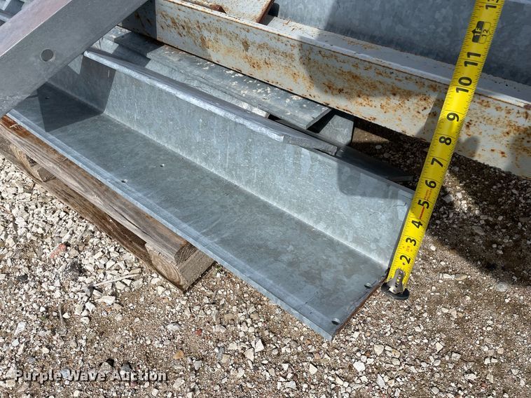 image for item MS9612 Approximately 13 pieces of angle iron