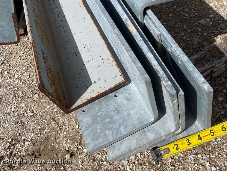 image for item MS9612 Approximately 13 pieces of angle iron