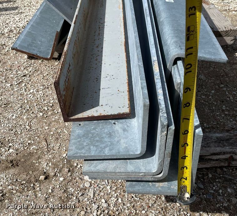 image for item MS9612 Approximately 13 pieces of angle iron