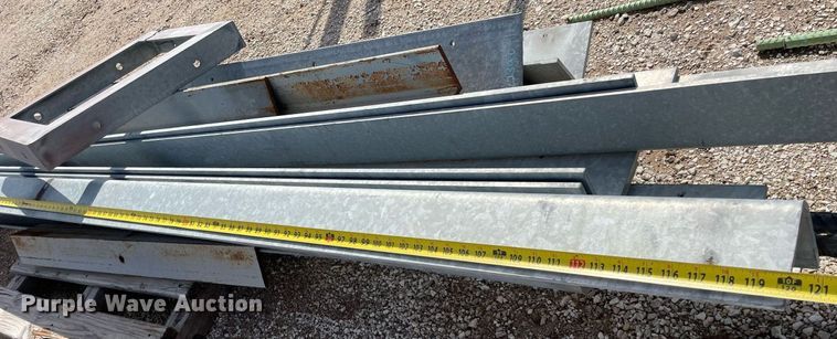 image for item MS9612 Approximately 13 pieces of angle iron