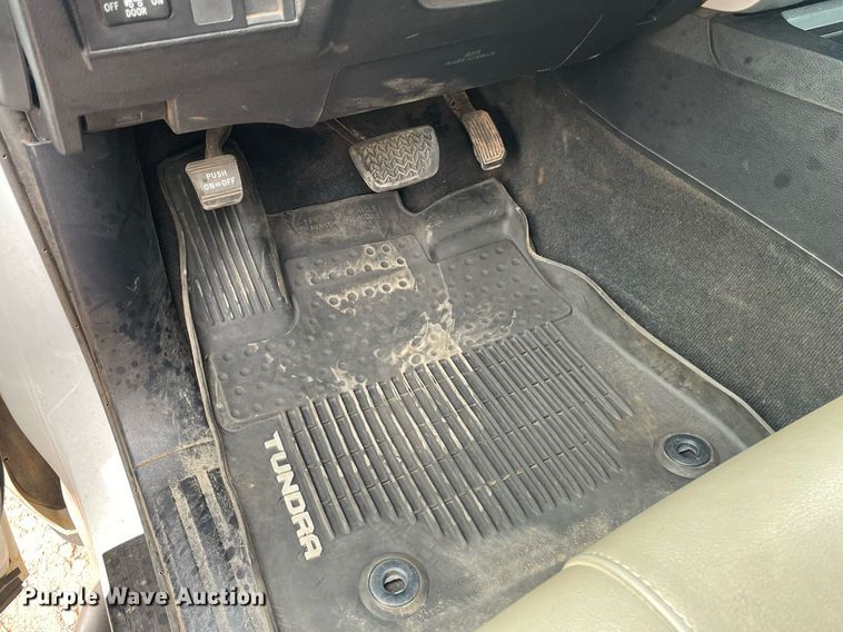 image for item MS9661 2016 Toyota Tundra  Double Cab pickup truck