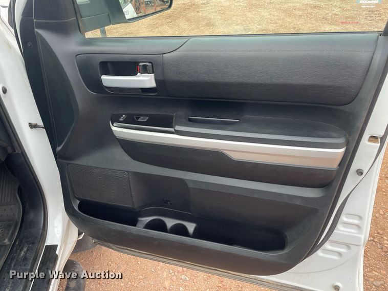 image for item MS9661 2016 Toyota Tundra  Double Cab pickup truck