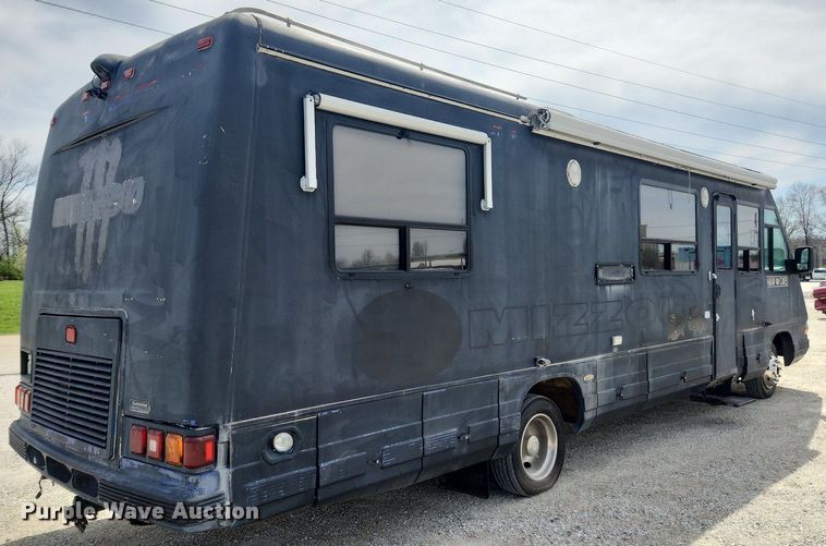 image for item MW9654 1995 Oshkosh XC/RV  RV