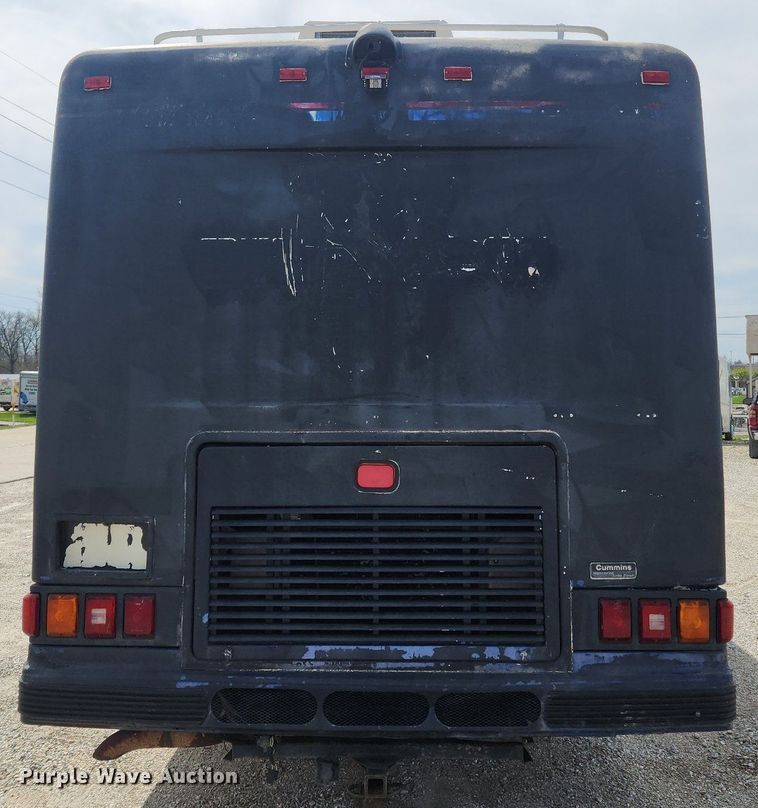 image for item MW9654 1995 Oshkosh XC/RV  RV