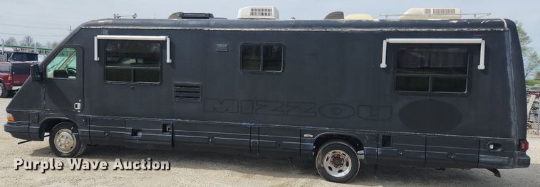 image for item MW9654 1995 Oshkosh XC/RV  RV