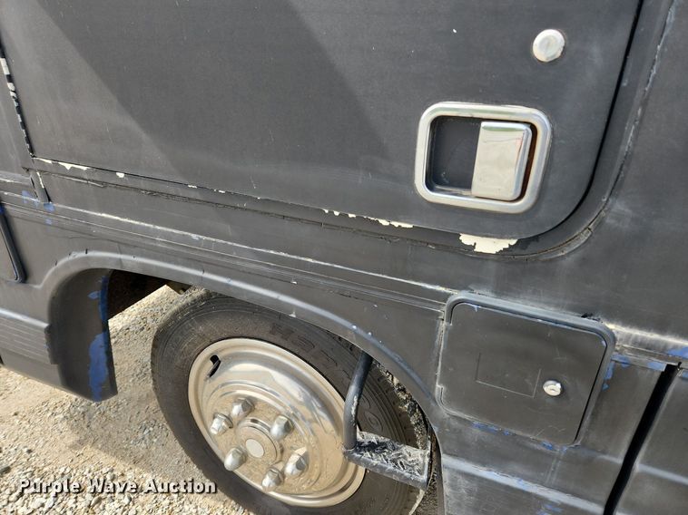 image for item MW9654 1995 Oshkosh XC/RV  RV