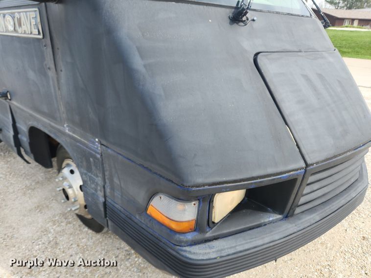 image for item MW9654 1995 Oshkosh XC/RV  RV