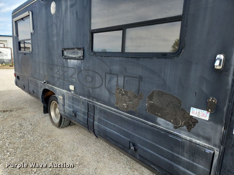 image for item MW9654 1995 Oshkosh XC/RV  RV