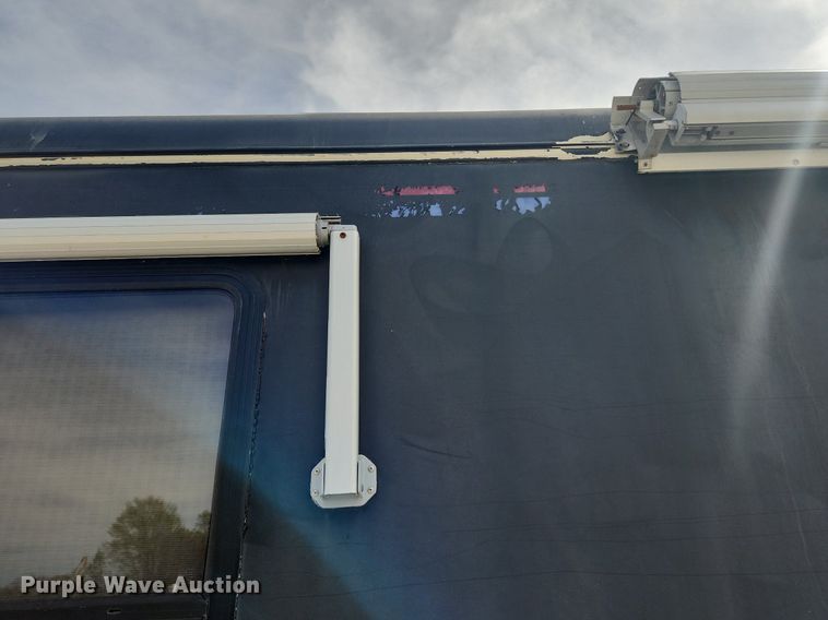 image for item MW9654 1995 Oshkosh XC/RV  RV