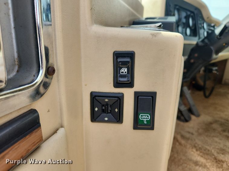 image for item MW9654 1995 Oshkosh XC/RV  RV