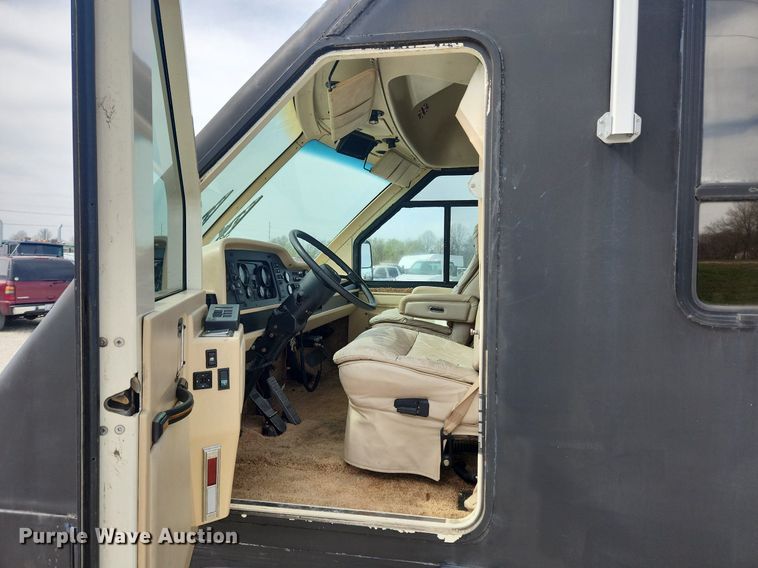 image for item MW9654 1995 Oshkosh XC/RV  RV