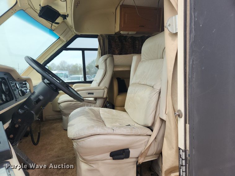 image for item MW9654 1995 Oshkosh XC/RV  RV