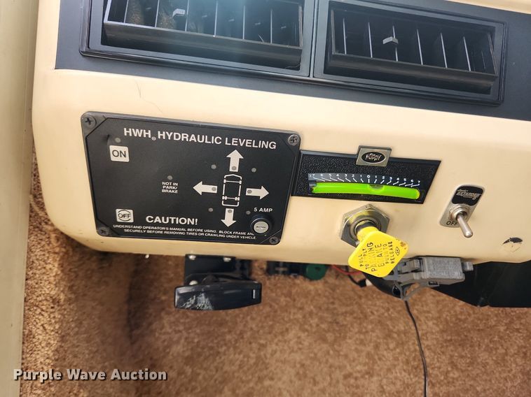 image for item MW9654 1995 Oshkosh XC/RV  RV