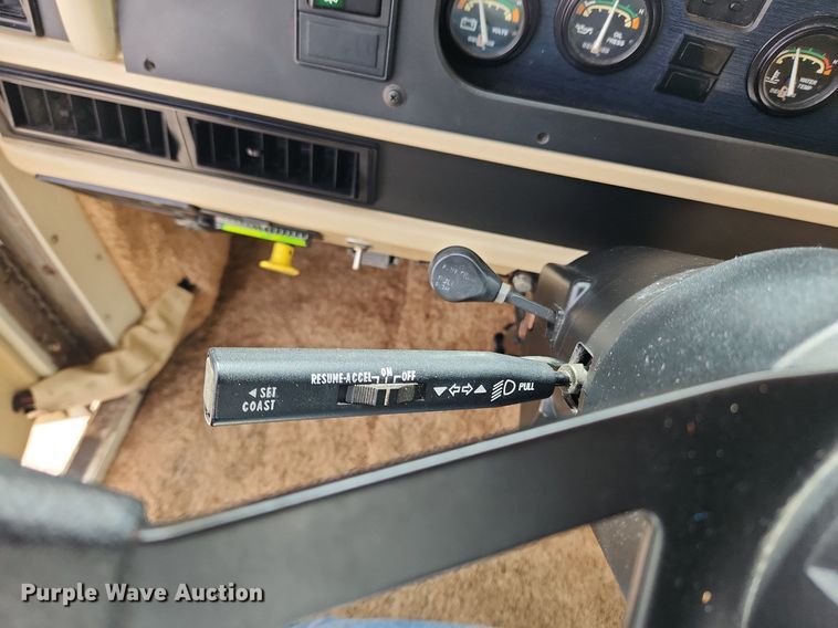 image for item MW9654 1995 Oshkosh XC/RV  RV