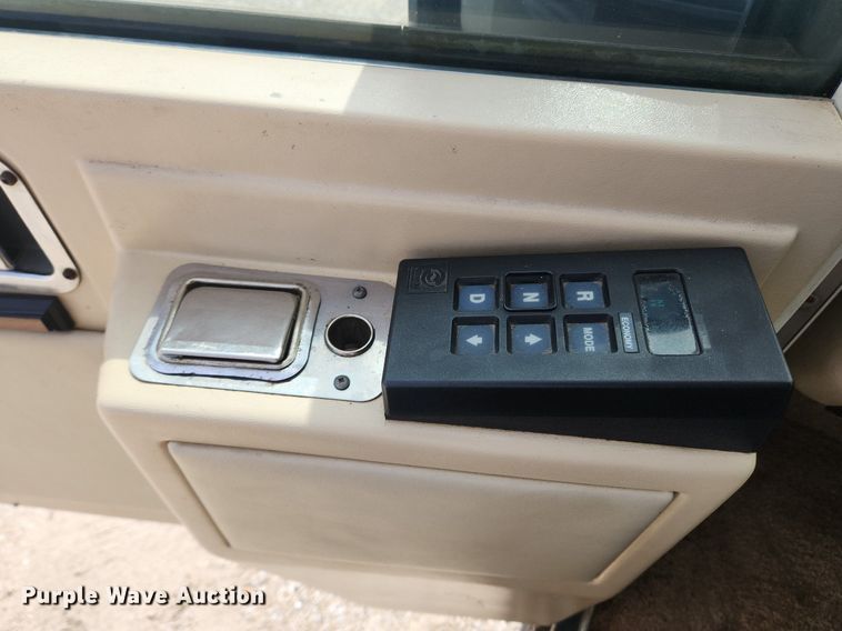 image for item MW9654 1995 Oshkosh XC/RV  RV