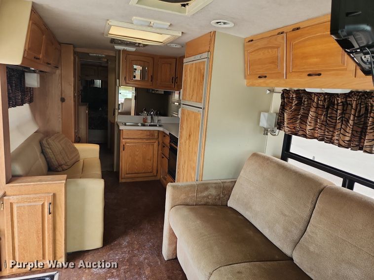 image for item MW9654 1995 Oshkosh XC/RV  RV