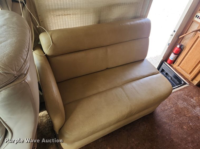 image for item MW9654 1995 Oshkosh XC/RV  RV