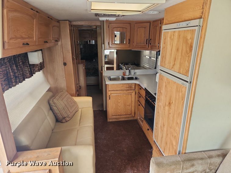 image for item MW9654 1995 Oshkosh XC/RV  RV