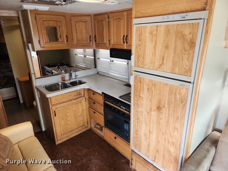 image for item MW9654 1995 Oshkosh XC/RV  RV