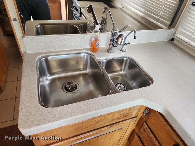 image for item MW9654 1995 Oshkosh XC/RV  RV