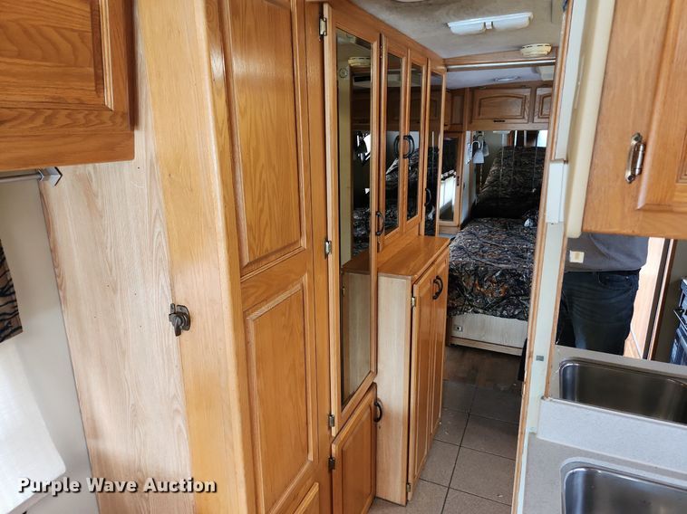 image for item MW9654 1995 Oshkosh XC/RV  RV