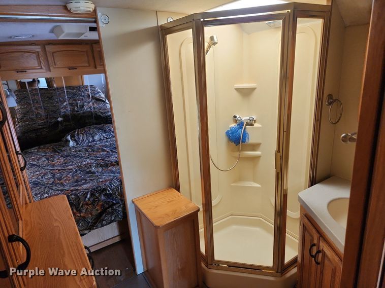 image for item MW9654 1995 Oshkosh XC/RV  RV