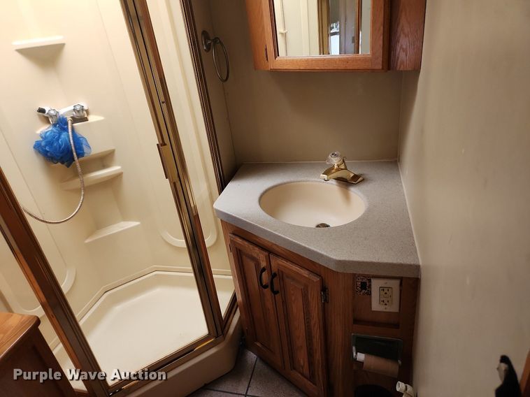 image for item MW9654 1995 Oshkosh XC/RV  RV