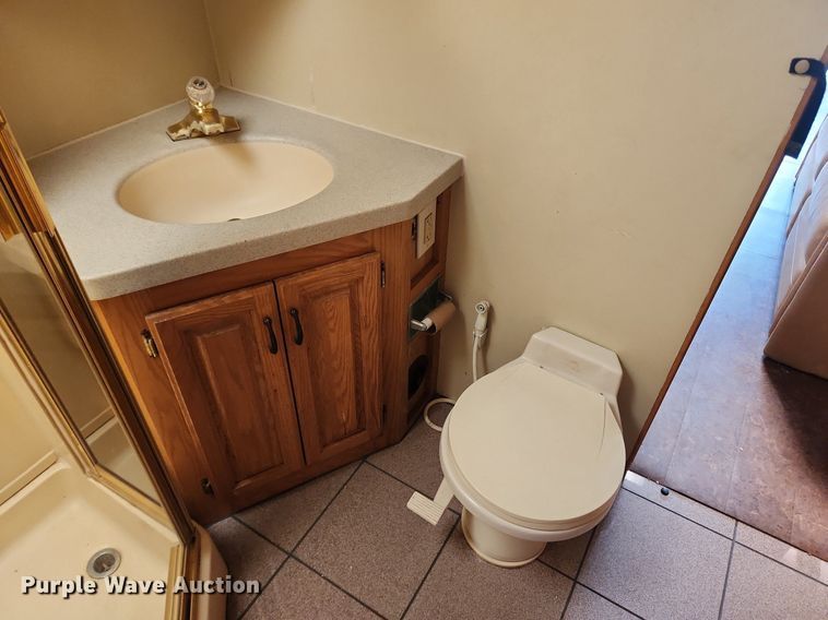 image for item MW9654 1995 Oshkosh XC/RV  RV