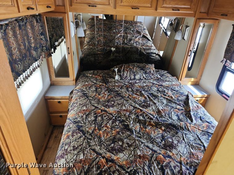 image for item MW9654 1995 Oshkosh XC/RV  RV